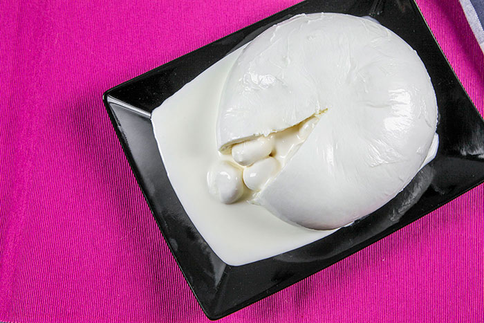 Mozzarella di latte di Bufala farcita Mozzarella di latte di Bufala farcita